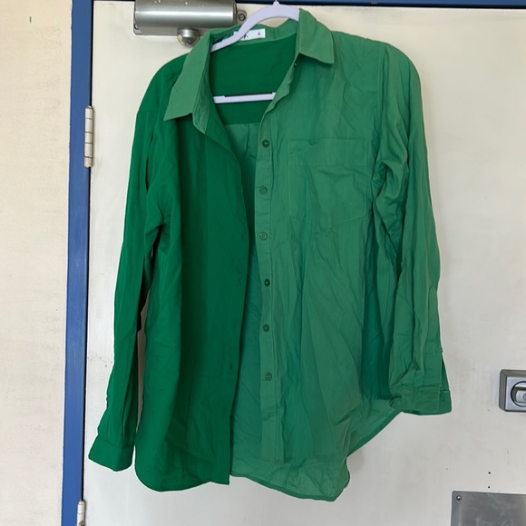 Ally Fashion Tops - Dual tone fun green shirt from Ally. Love it but is too roomy for me.